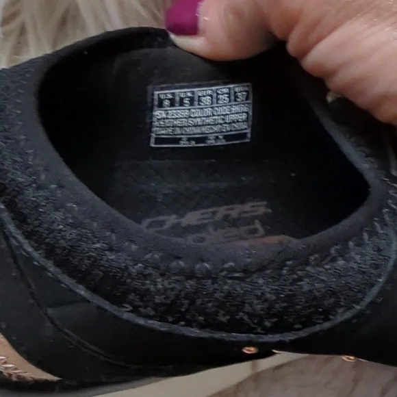 Skechers Black Sneakers with Suede Finish and Platform Sole - Picture 10 of 10